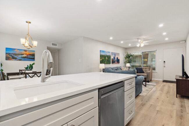 Classy 3BR/2BA with large pool in HEART of SOCO - Photo 8