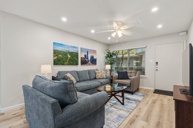 Classy 3BR/2BA with large pool in HEART of SOCO - Photo 3