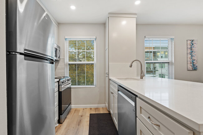 Classy 3BR/2BA with large pool in HEART of SOCO - Photo 5