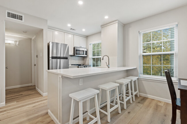 Classy 3BR/2BA with large pool in HEART of SOCO - Photo 9