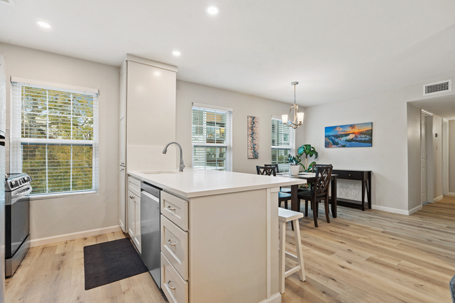 Classy 3BR/2BA with large pool in HEART of SOCO - Photo 4