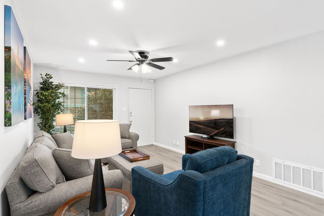 Classy 3BR/2BA with large pool in HEART of SOCO - Photo 4