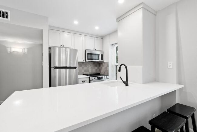 Classy 3BR/2BA with large pool in HEART of SOCO - Photo 6