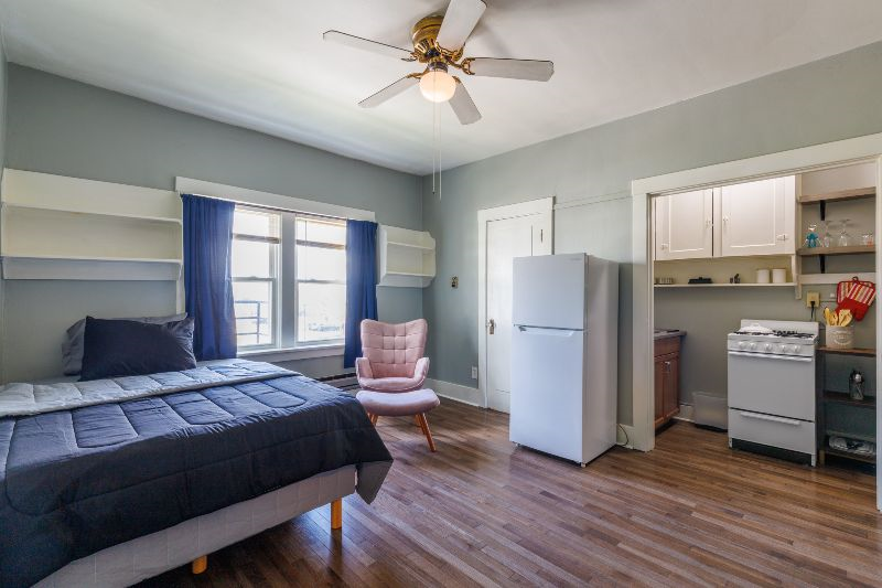 Fully furnished (including all cool gadgets in kitchen), renovated (hardwood floors throughout, granite countertop, new bathtub), spacious studio apartment in the most sought after location, next to College Town/ UofR/ Strong Memorial Hospital. Apt 4
