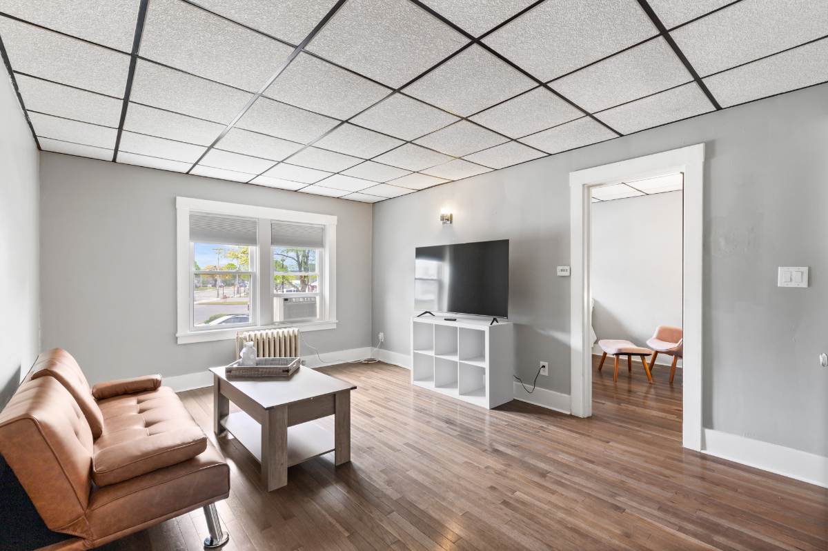 Fully furnished  (including all cool gadgets in kitchen), renovated (hardwood floors throughout, granite countertop, new bathtub), spacious studio apartment in the most sought after location, next to College Town/ UofR/ Strong Memorial Hospital. Apt 1