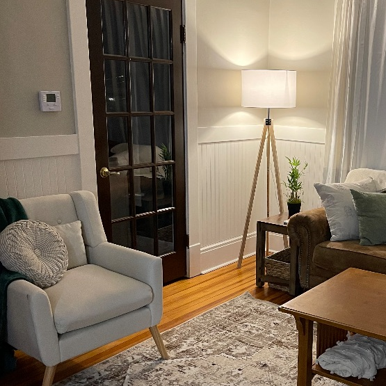 Spacious Second Floor Apartment near hospitals - Photo 1