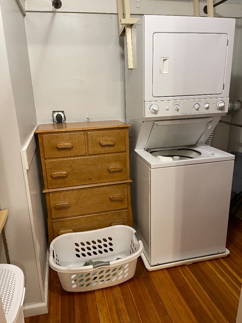 Spacious Second Floor Apartment near hospitals - Photo 10