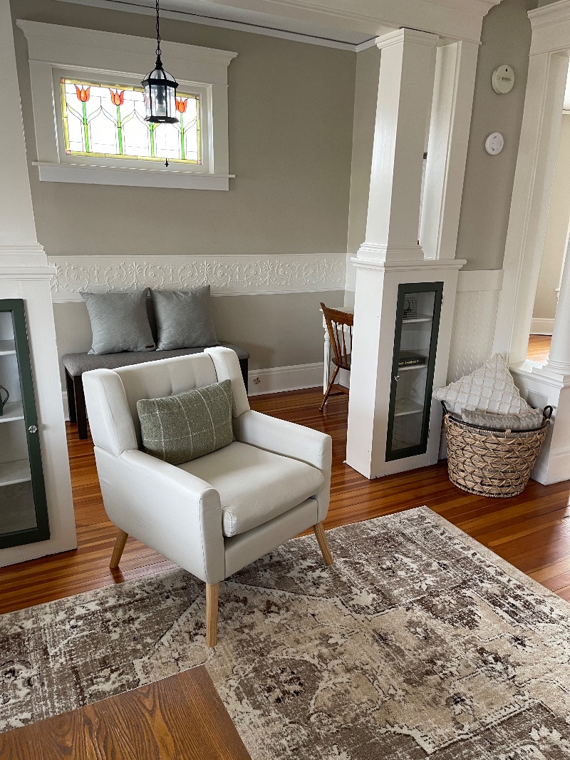 Spacious Second Floor Apartment near hospitals - Photo 4