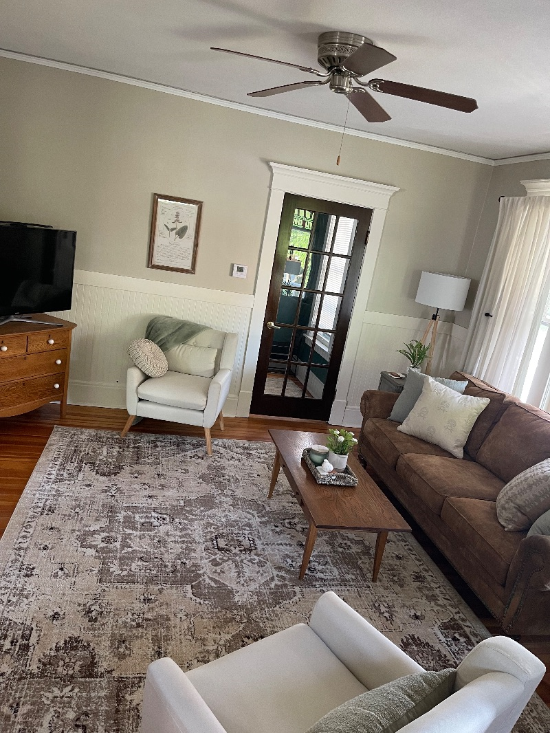 Spacious Second Floor Apartment near hospitals - Photo 5