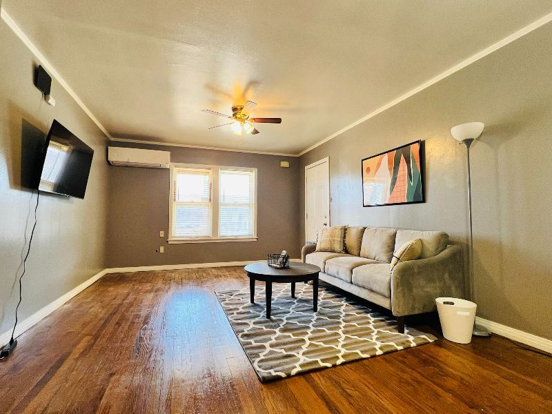 Charming 2 bed / 1 bath near Texas Tech - Photo 3