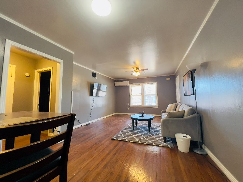 Charming 2 bed / 1 bath near Texas Tech - Photo 4