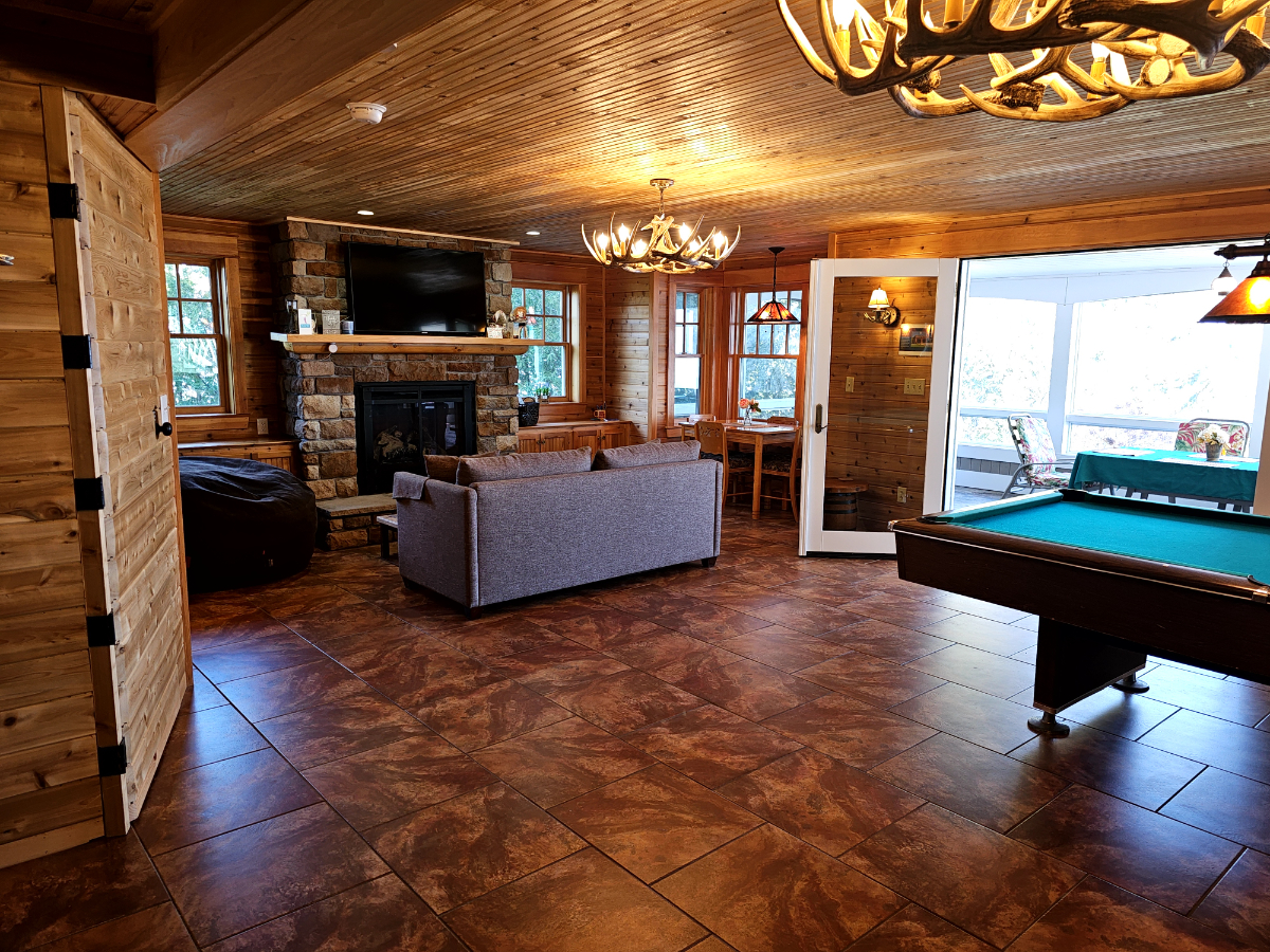 LoZa House Adirondack Screened-in Porch- Lake front property just 12 min drive from CVPH hospital. - Photo 5
