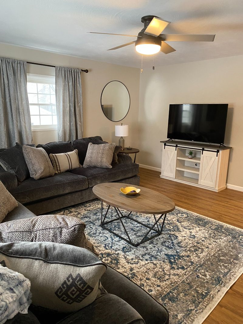 Newly Remodeled  New Furniture 3 Bedroom House - Photo 2
