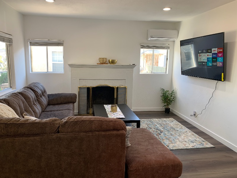 Spacious Luxury 2 Bedroom 2 Bathroom home - Photo 5