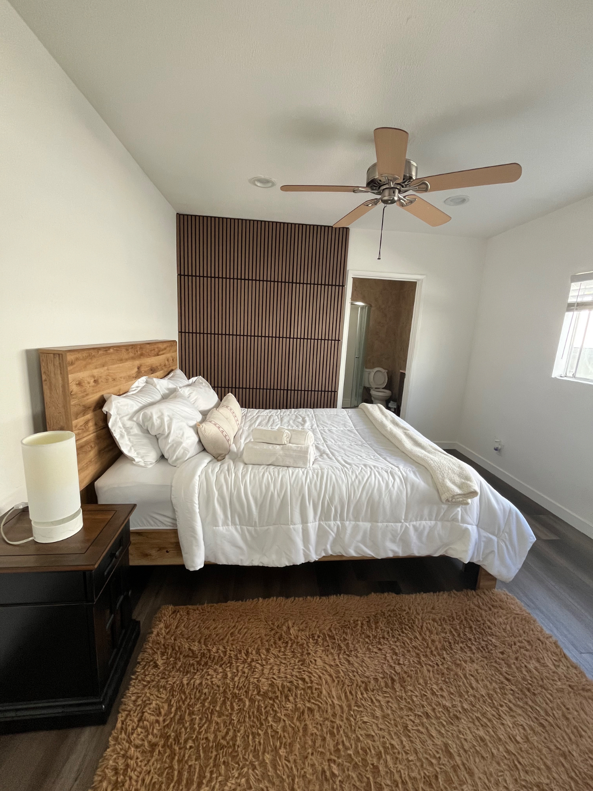 Spacious Luxury 2 Bedroom 2 Bathroom home - Photo 2