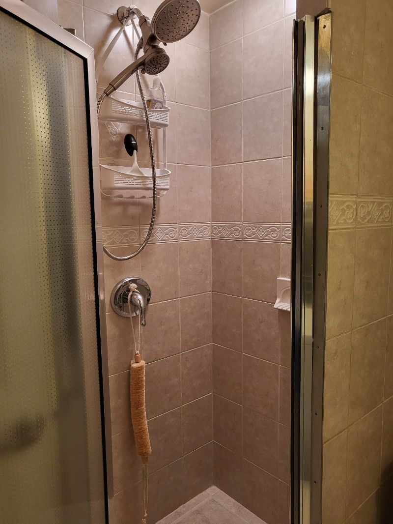 Room Rental with private bath - Photo 5
