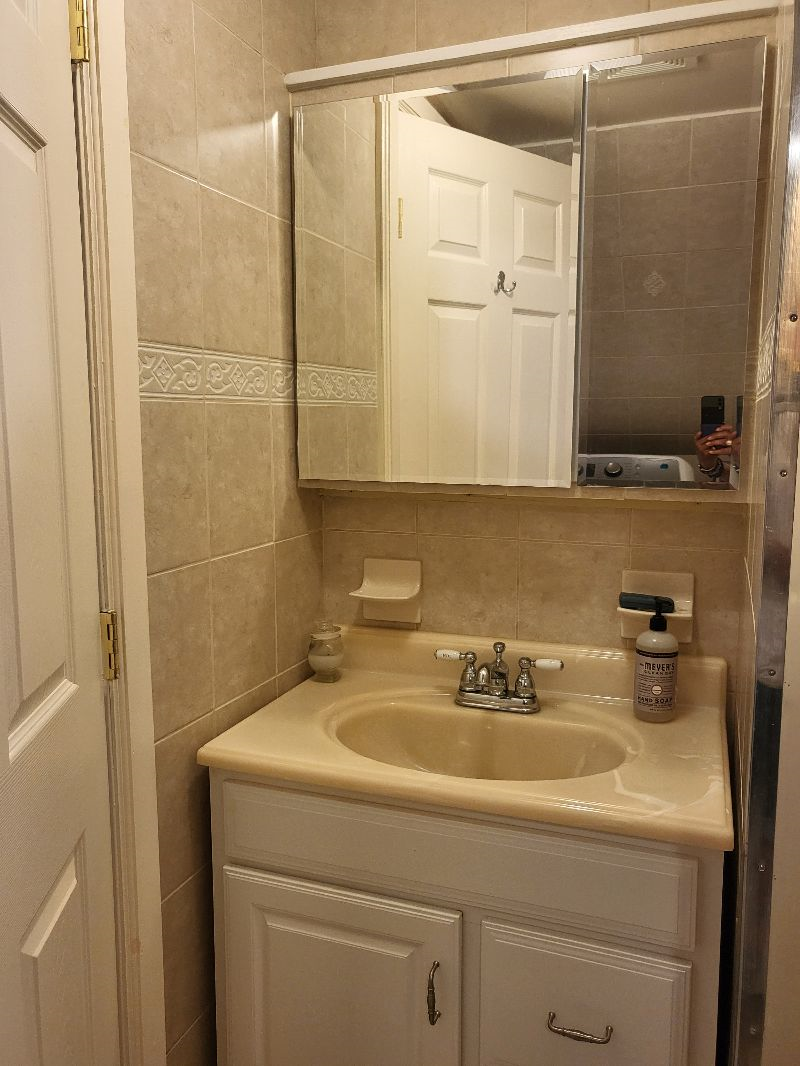 Room Rental with private bath - Photo 6