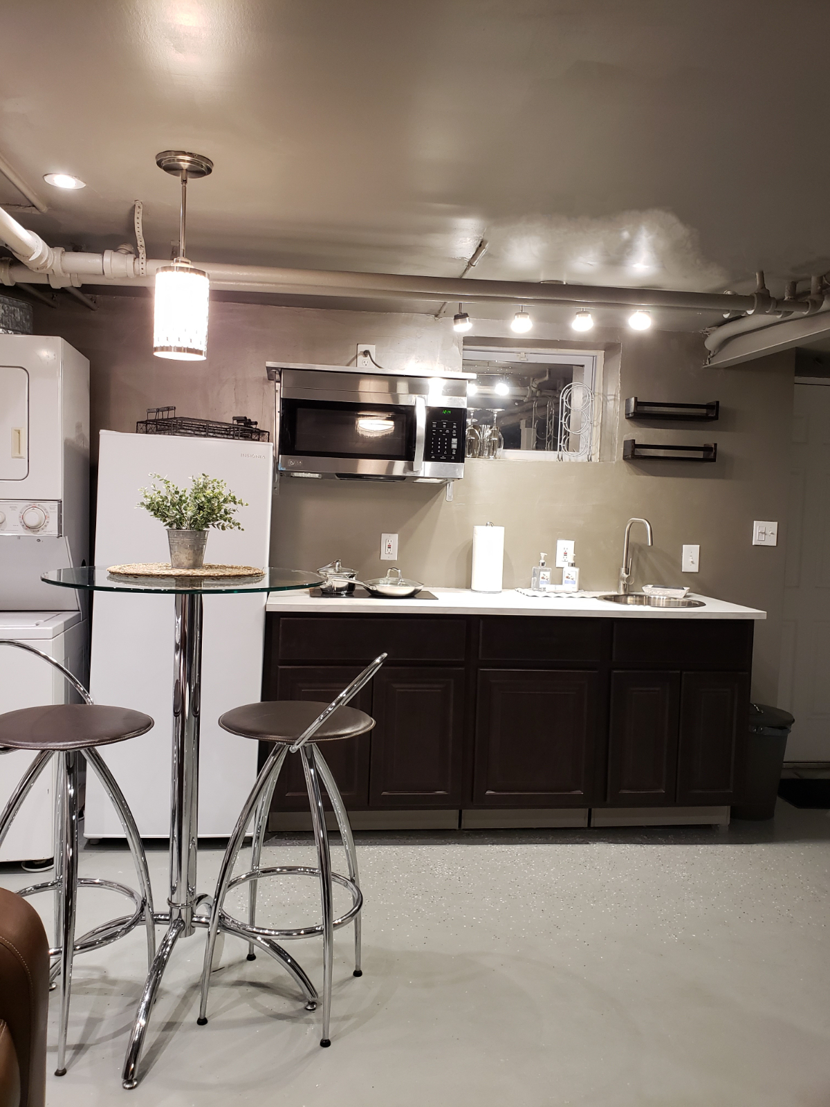 Quiet Quaint and Clean Studio Unit - Photo 3