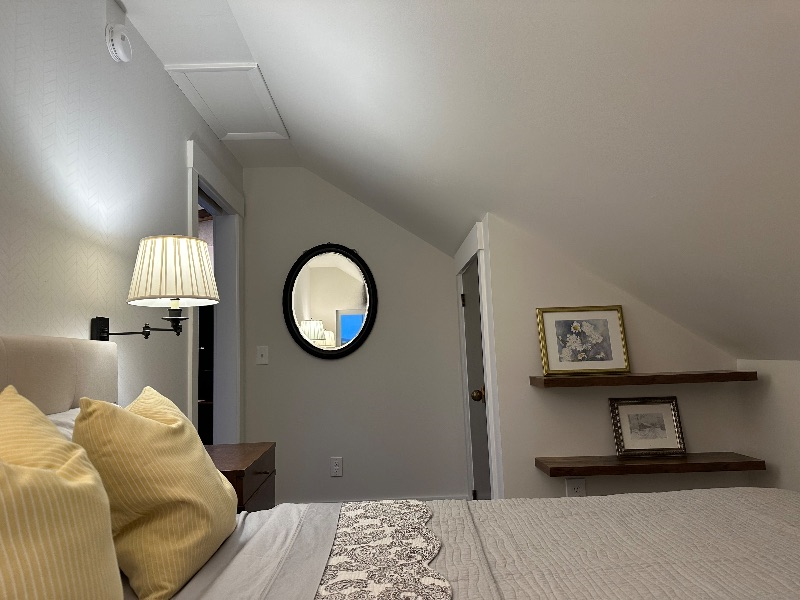 Jericho, VT Lovely, completely Renovated 1 bedroom , detached Apartment - Photo 4