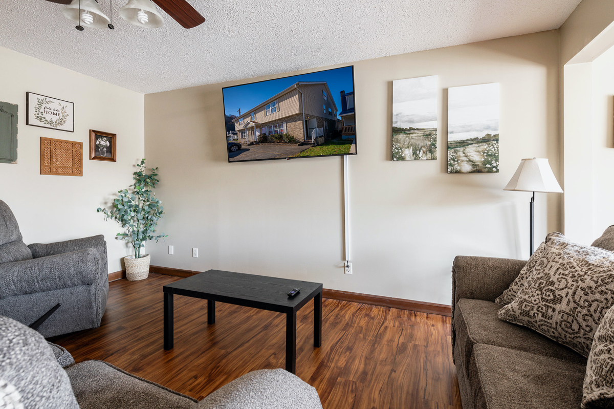 Extended Stay Three Bed Apartment Near Downtown Charleston - Photo 1
