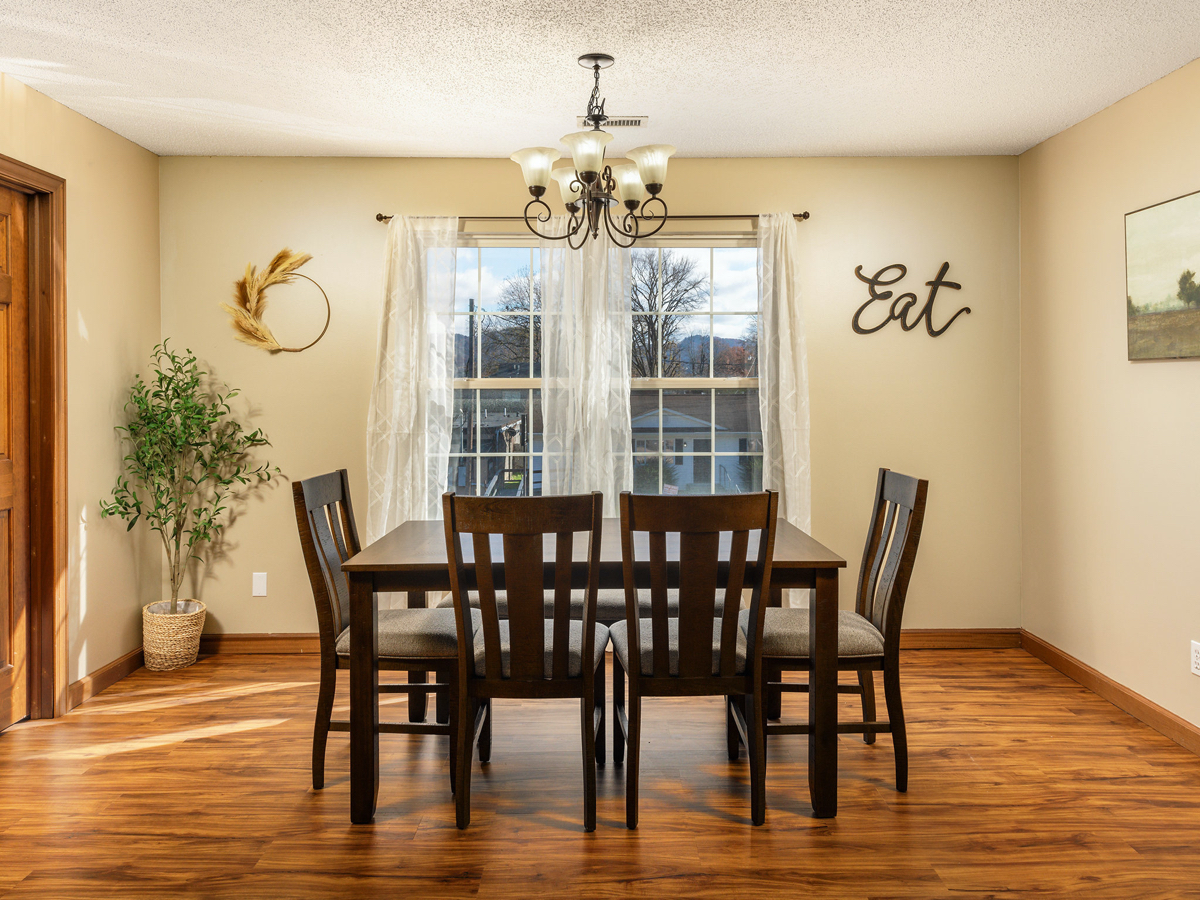 Extended Stay Three Bed Apartment Near Downtown Charleston - Photo 3