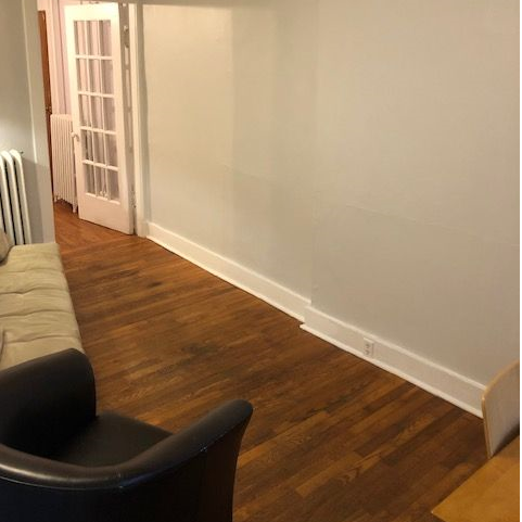 Private one bedroom with prime location - Photo 2