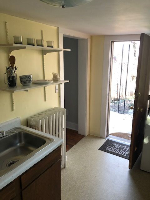 Private one bedroom with prime location - Photo 3