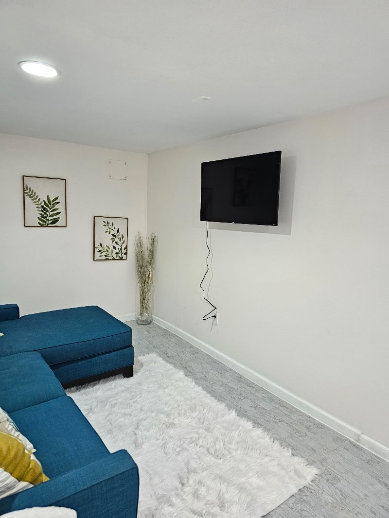 Cozy One Bedroom Basement Unit/Apartment (Fully Furnished/Utilities Included) - Photo 6
