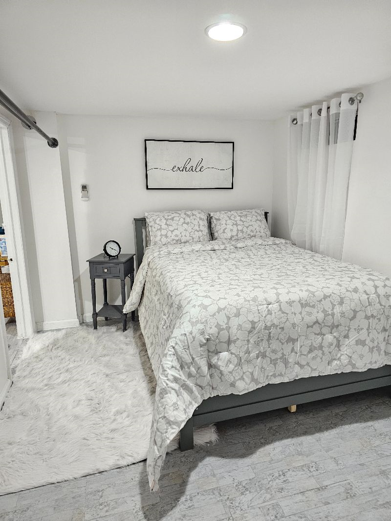 Cozy One Bedroom Basement Unit/Apartment (Fully Furnished/Utilities Included) - Photo 8