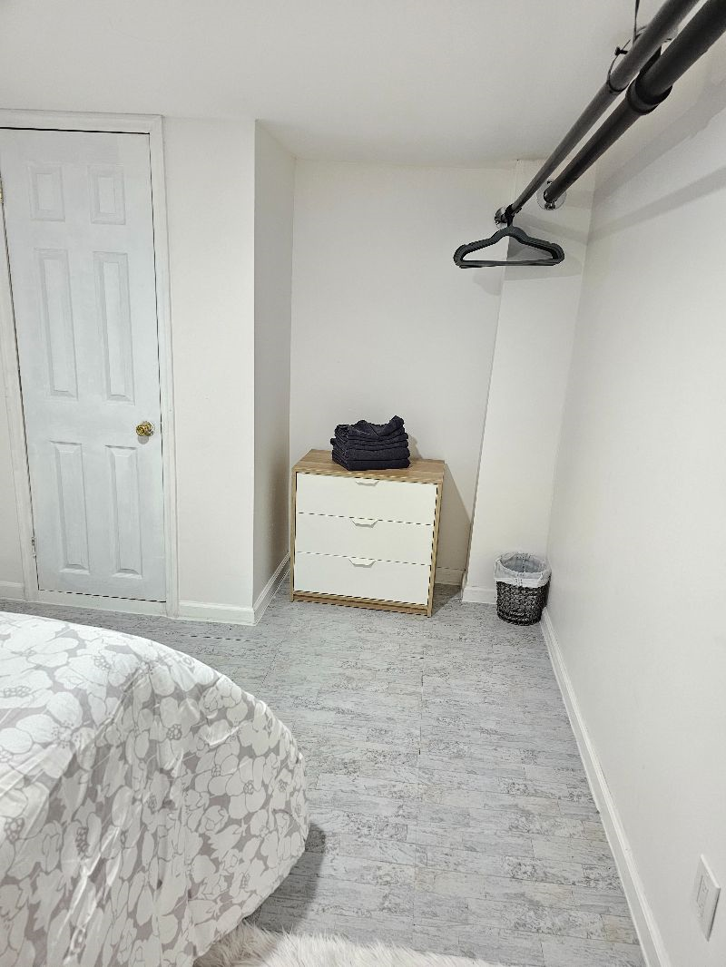 Cozy One Bedroom Basement Unit/Apartment (Fully Furnished/Utilities Included) - Photo 9