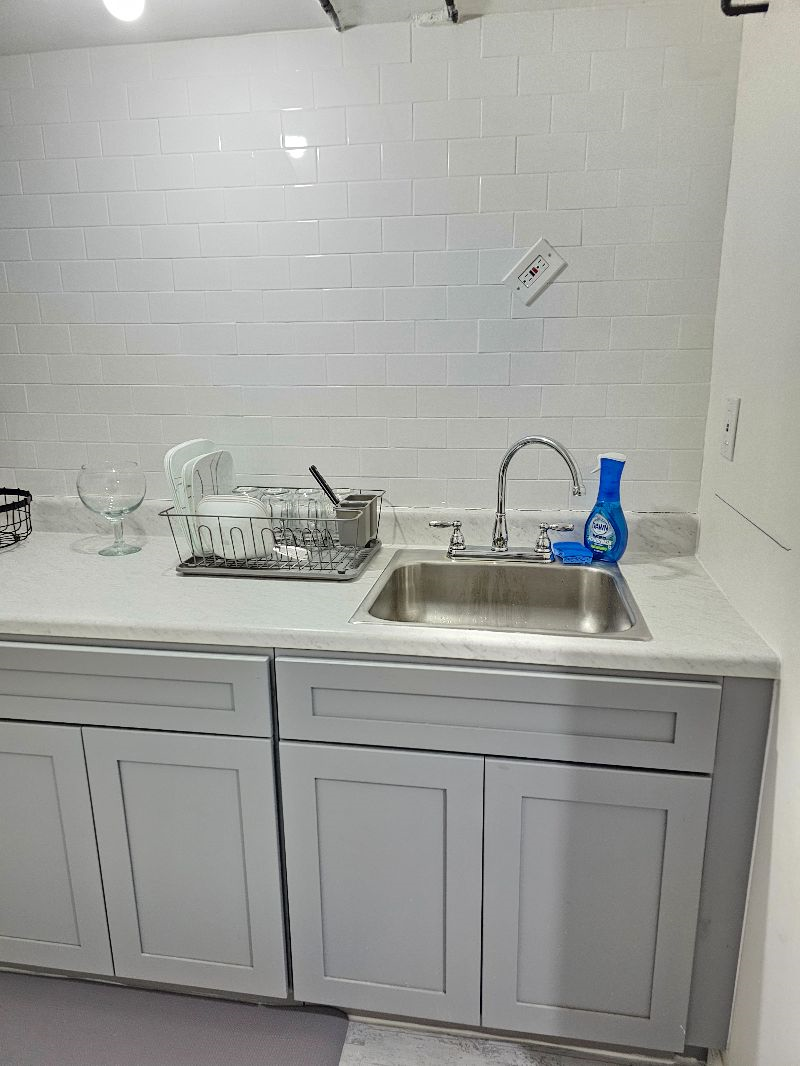 Cozy One Bedroom Basement Unit/Apartment (Fully Furnished/Utilities Included) - Photo 11