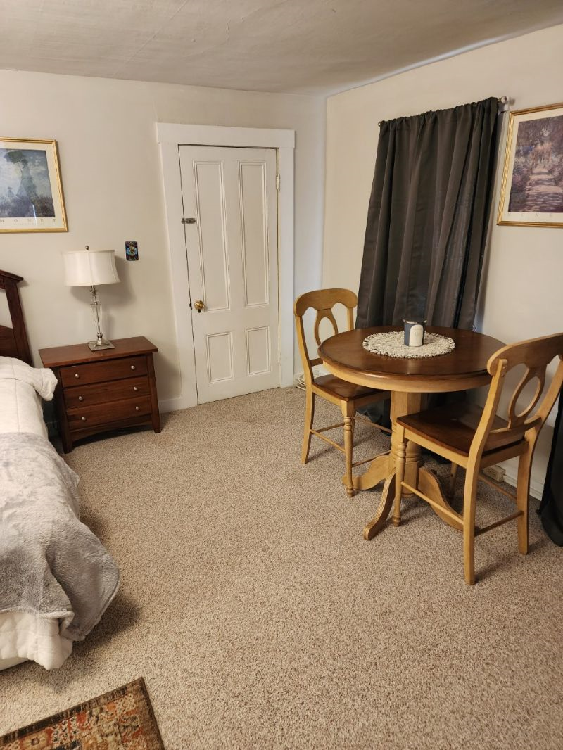 Cozy Living and King Bed, Private Spa Bath and rain forest shower in Historic Rutland Home (1787) - Photo 11