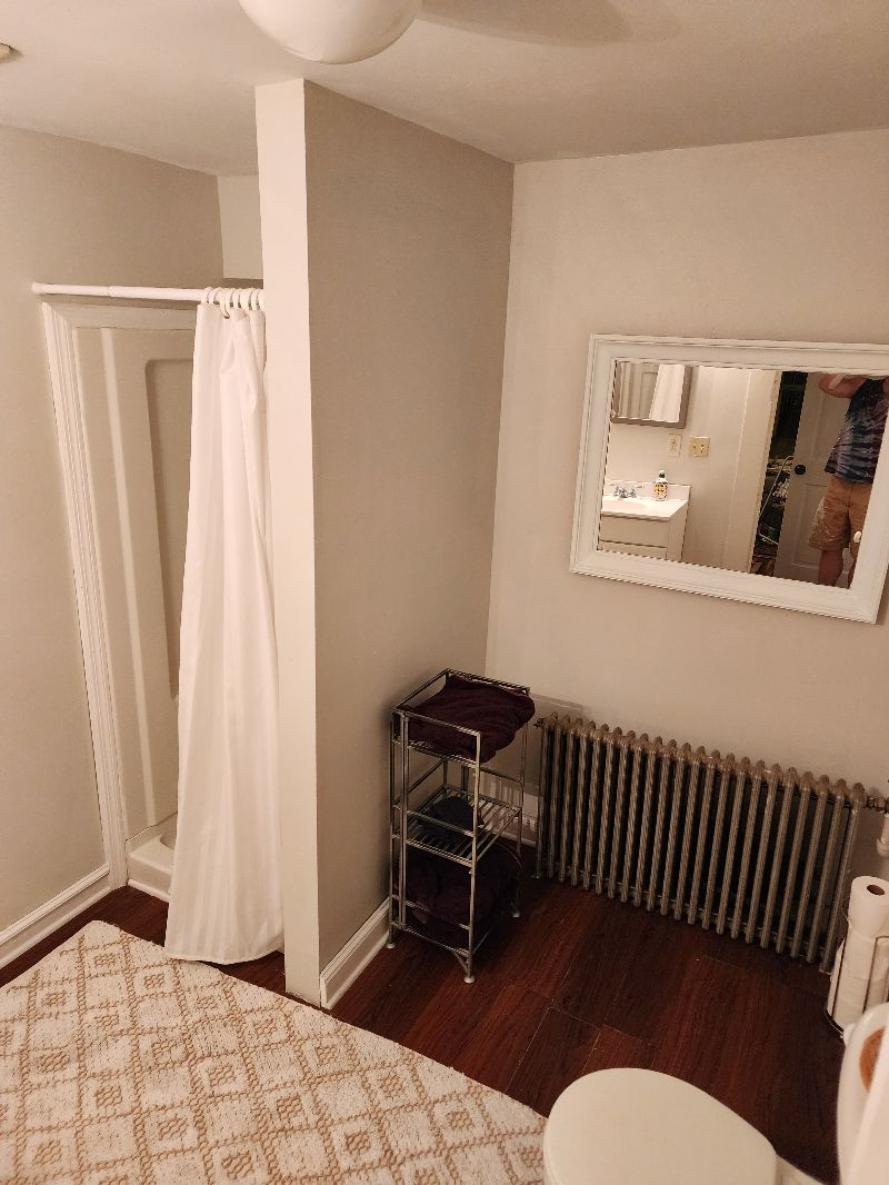 Cozy Living and King Bed, Private Spa Bath and rain forest shower in Historic Rutland Home (1787) - Photo 3