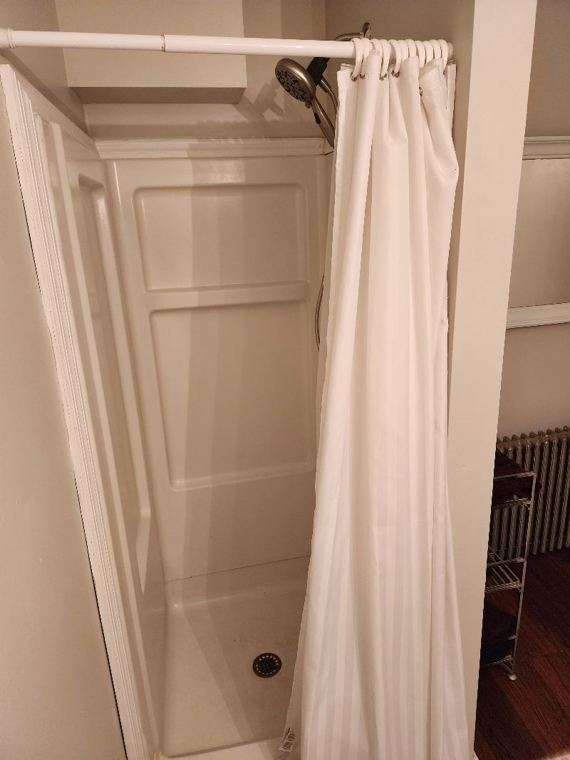 Cozy Living and King Bed, Private Spa Bath and rain forest shower in Historic Rutland Home (1787) - Photo 4