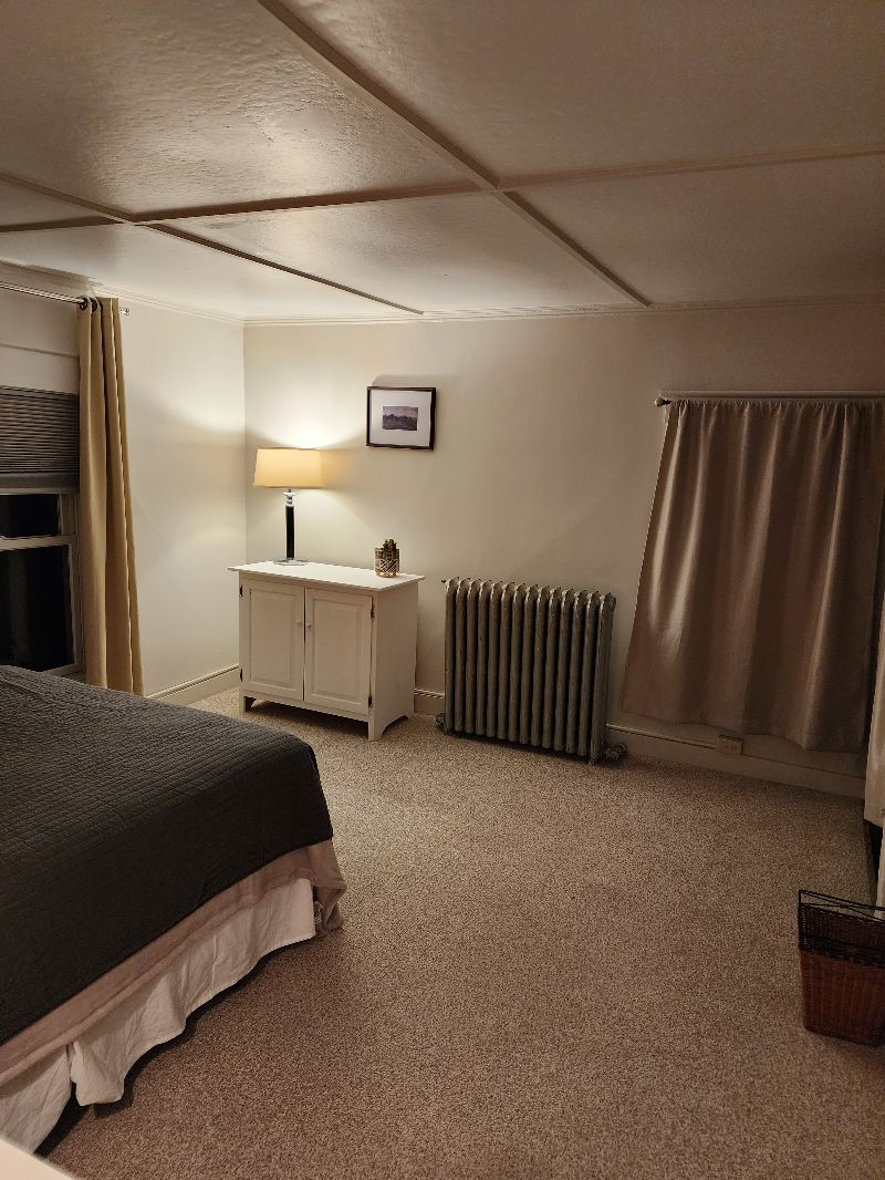 Cozy Living and King Bed, Private Spa Bath and rain forest shower in Historic Rutland Home (1787) - Photo 5