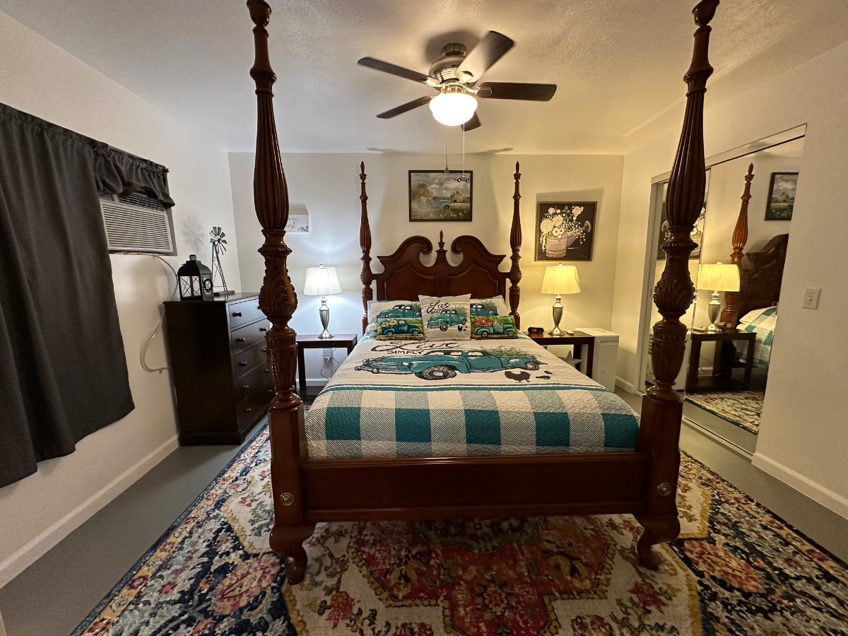 Cozy Creekside 1 Bedroom Apartment--Close to Hospitals/Southridge Shopping and Restaurants - Photo 1