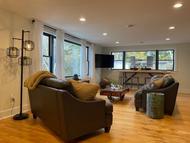 Upper Level 3BR Main Apartment