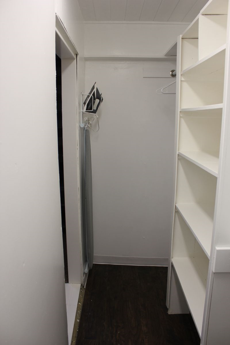 Remodeled 1 bedroom furnished unit in Duplex - Photo 4