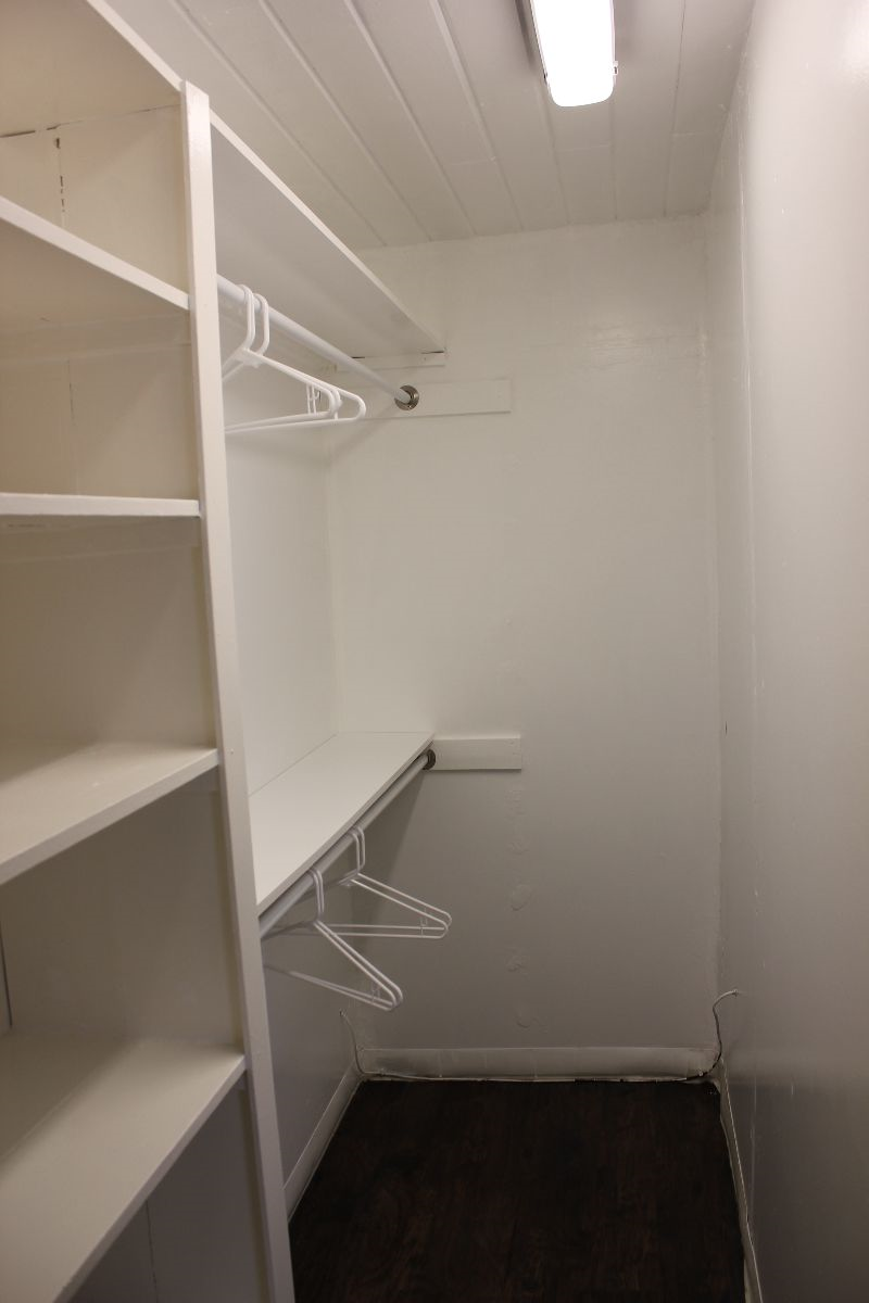 Remodeled 1 bedroom furnished unit in Duplex - Photo 5
