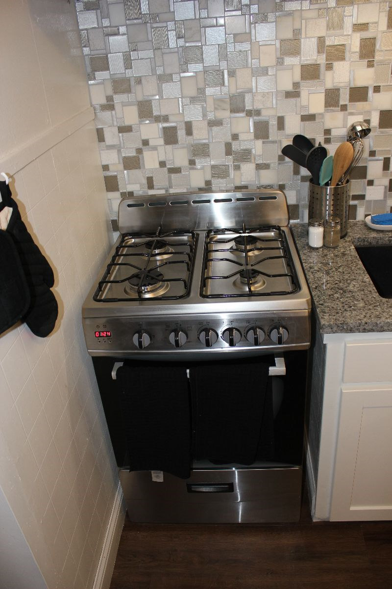 Remodeled 1 bedroom furnished unit in Duplex - Photo 12