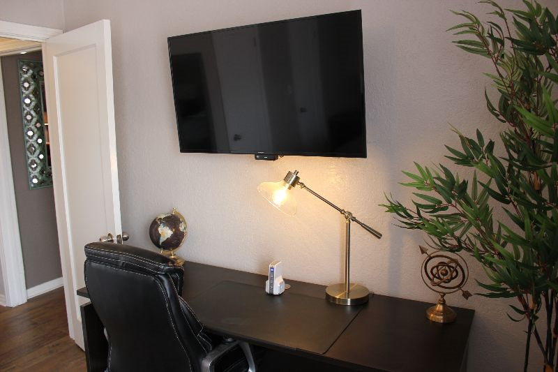 Remodeled 1 bedroom furnished unit in Duplex - Photo 5