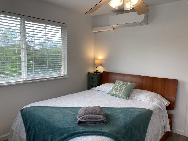 Quiet Private Room Near Beach with Shared Bathroom