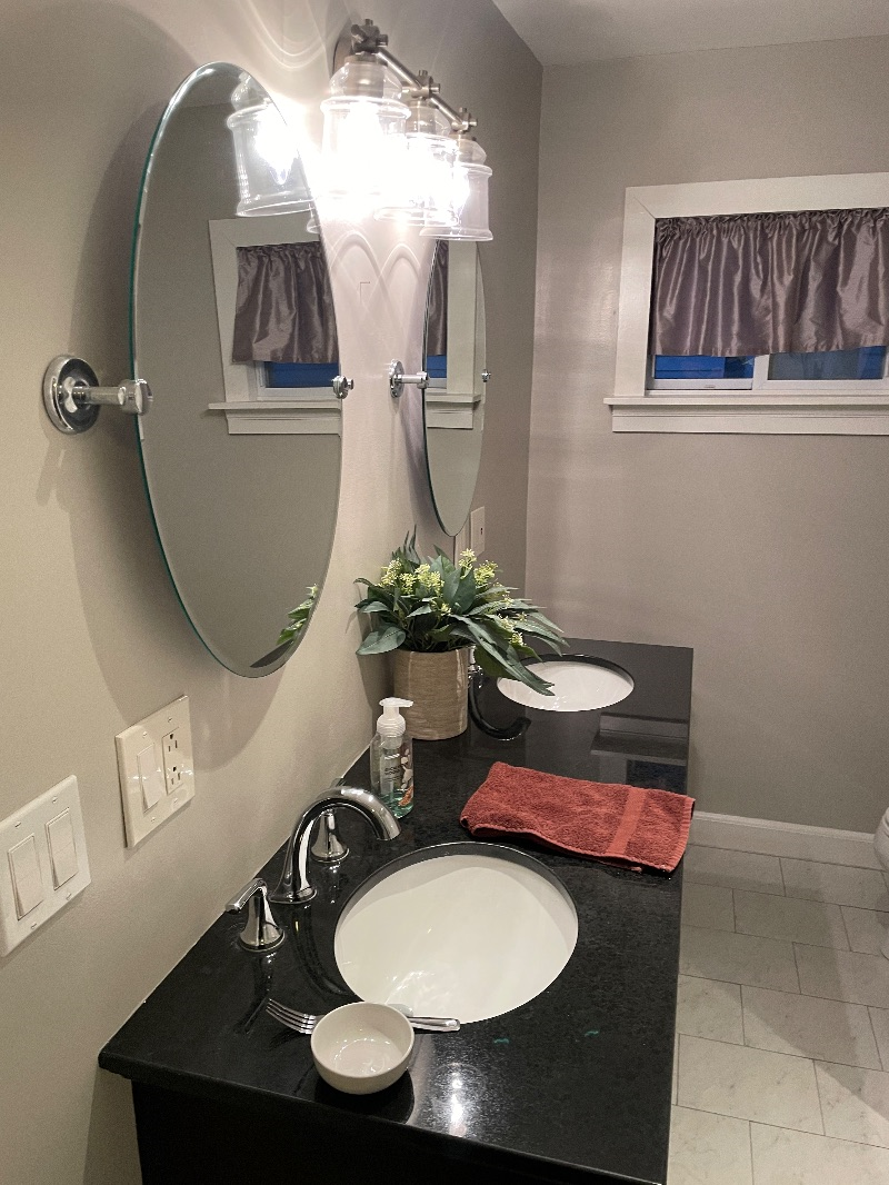 Great home perfect for short term stay - Photo 1