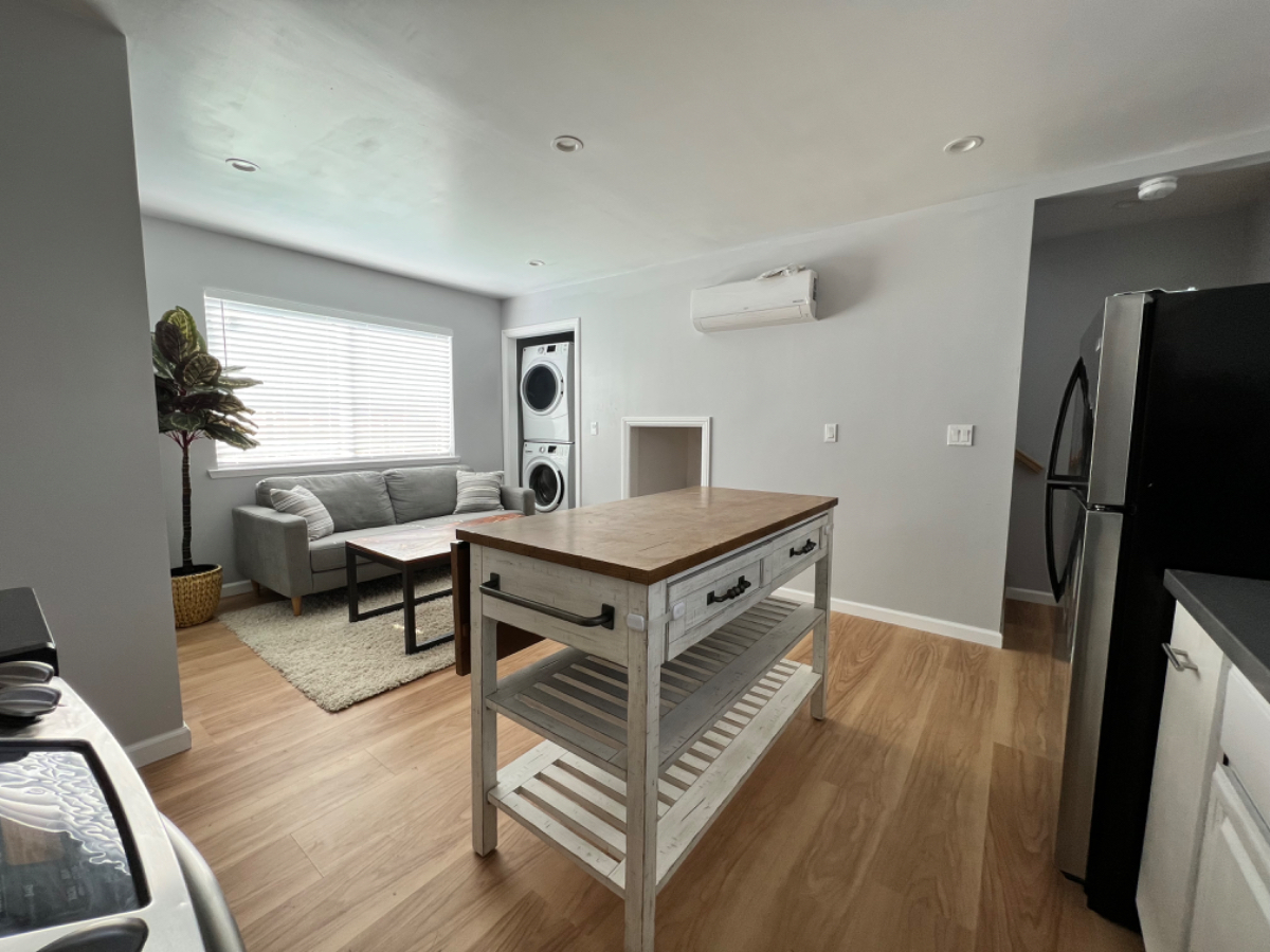 Private bedroom with en-suite bathroom - Photo 2