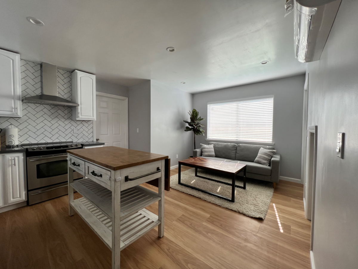 Private bedroom with en-suite bathroom - Photo 3