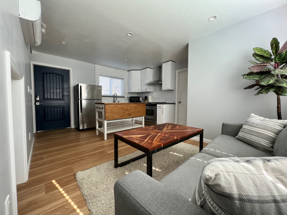 Private bedroom with en-suite bathroom - Photo 1