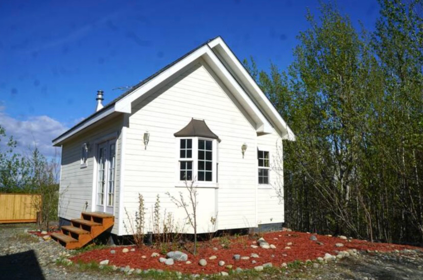 Adorable Cottage - Photo 1