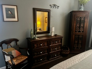 Light, bright upstairs, private room bath - Photo 2