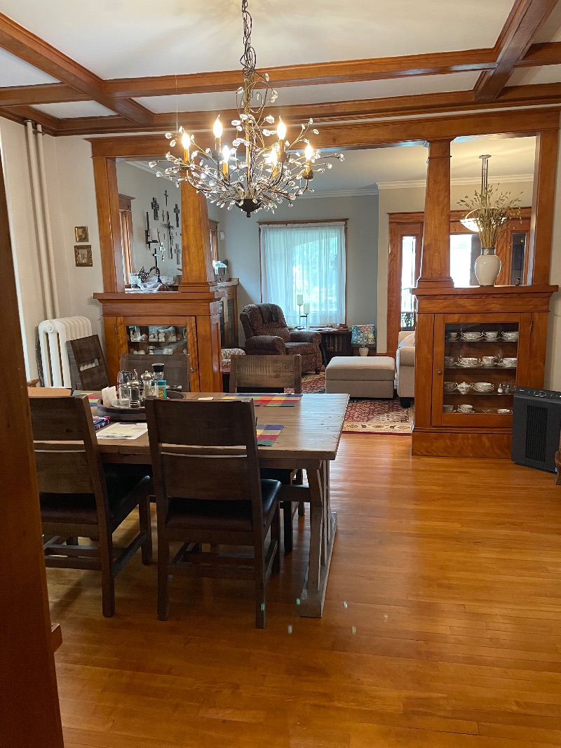 Cozy Craftman Style home close to downtown - Photo 4
