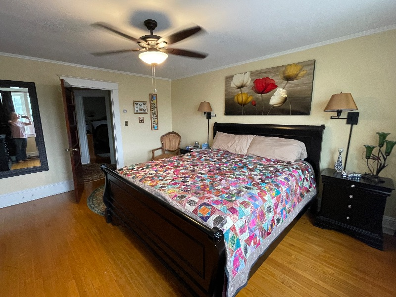 Cozy Craftman Style home close to downtown - Photo 5